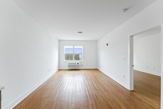 429 Bergen Ave in Jersey City, NJ - Building Photo - Building Photo