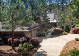 1111 Regency Dr in Greensboro, GA - Building Photo - Building Photo