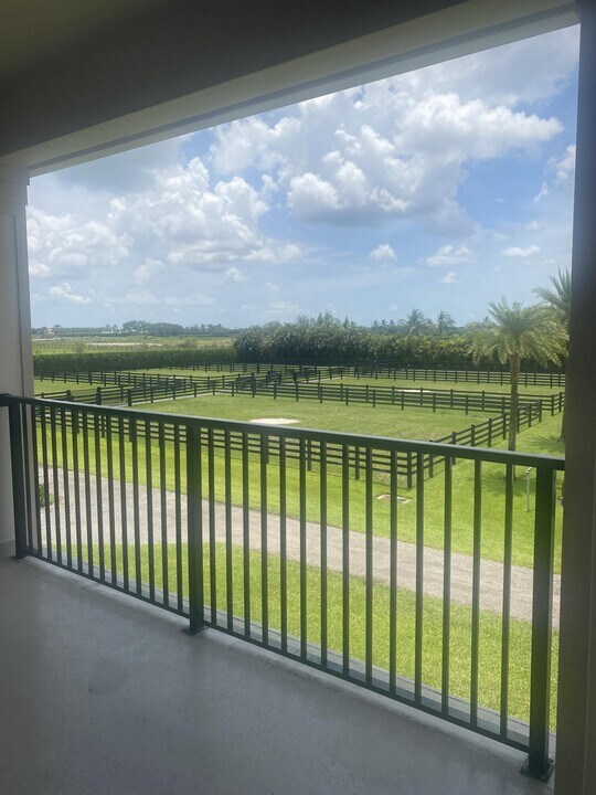 3512 Grand Prix Farms Rd-Unit -W in Wellington, FL - Building Photo