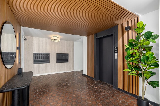 The Liam in Beverly Hills, CA - Foto de edificio - Building Photo