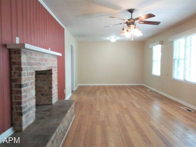 1706 Buena Vista Cir SE photo'