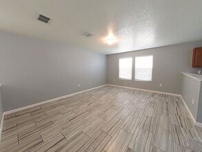 7215 Magnolia Bluff in San Antonio, TX - Building Photo - Building Photo