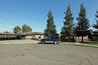 835-857 Wakefield Rd in Turlock, CA - Building Photo - Building Photo