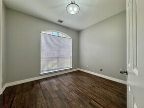 10918 S Falls Terrace in Houston, TX - Building Photo - Building Photo