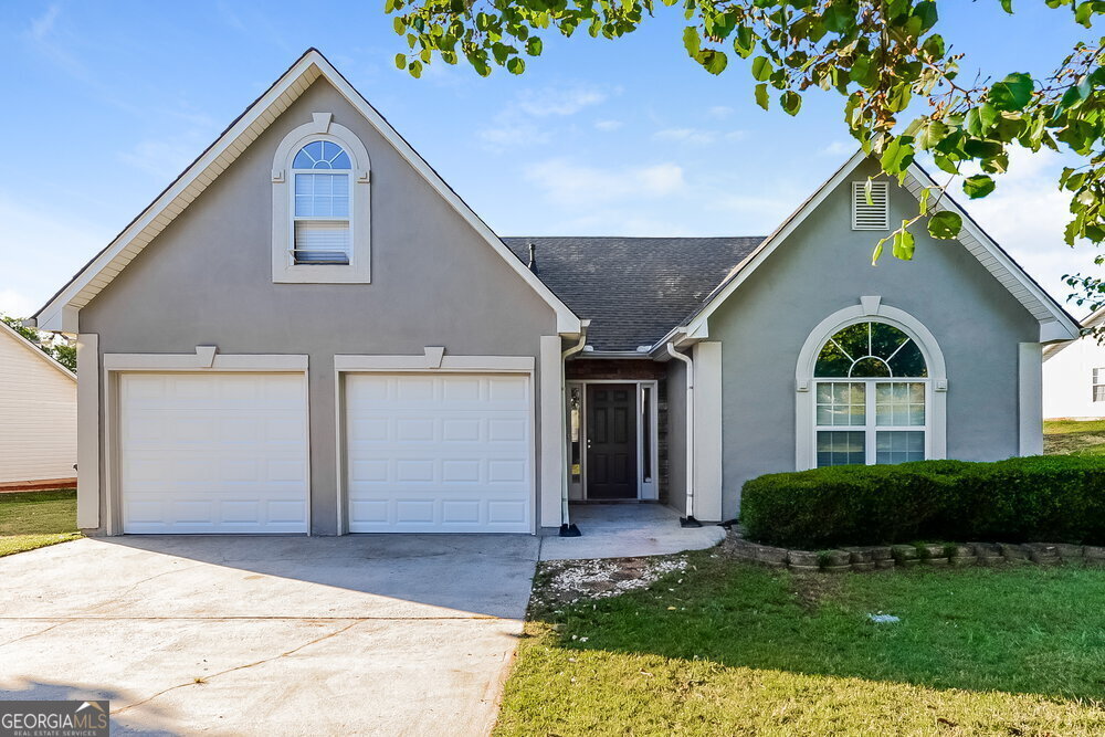 805 Cambridge Way in Mcdonough, GA - Foto de edificio