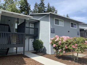 Silverwood Park in Des Moines, WA - Foto de edificio - Building Photo