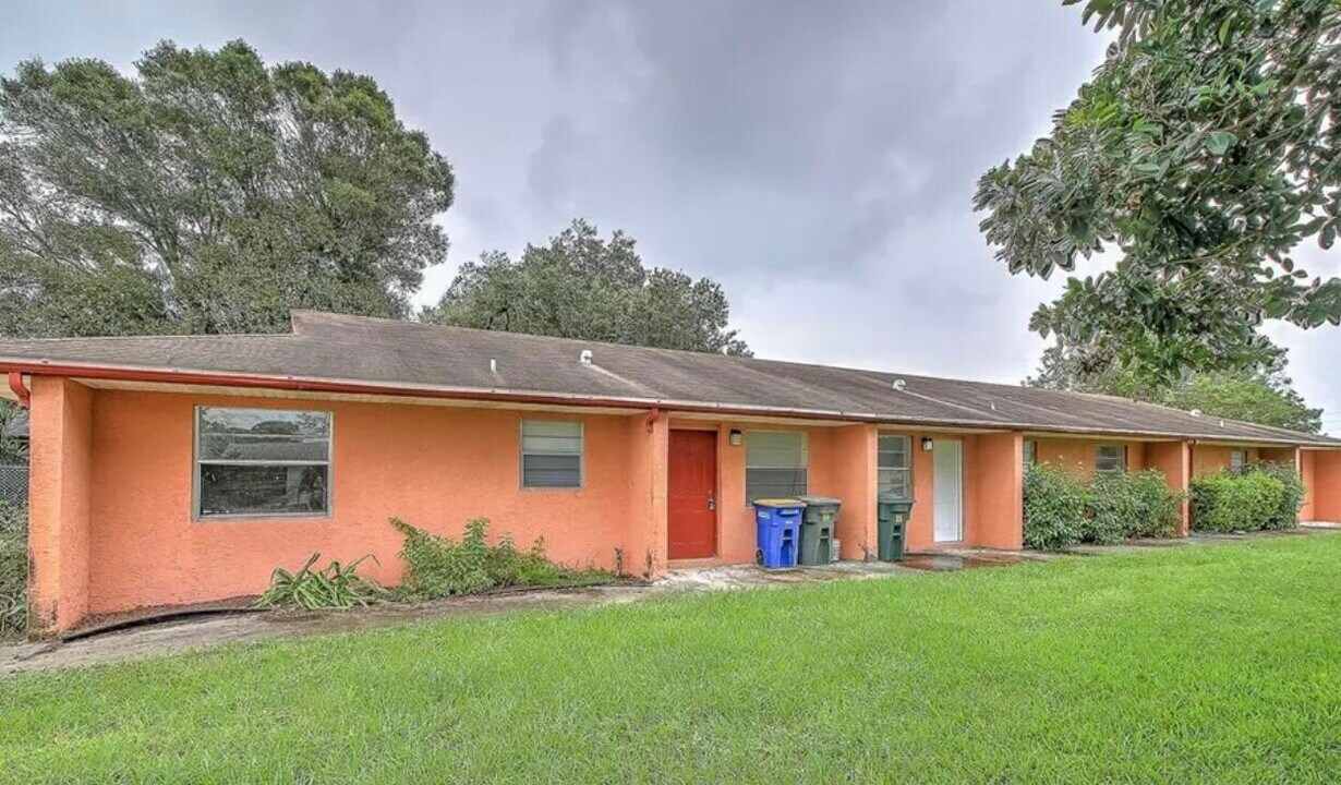 1107 Ave G in Fort Pierce, FL - Building Photo
