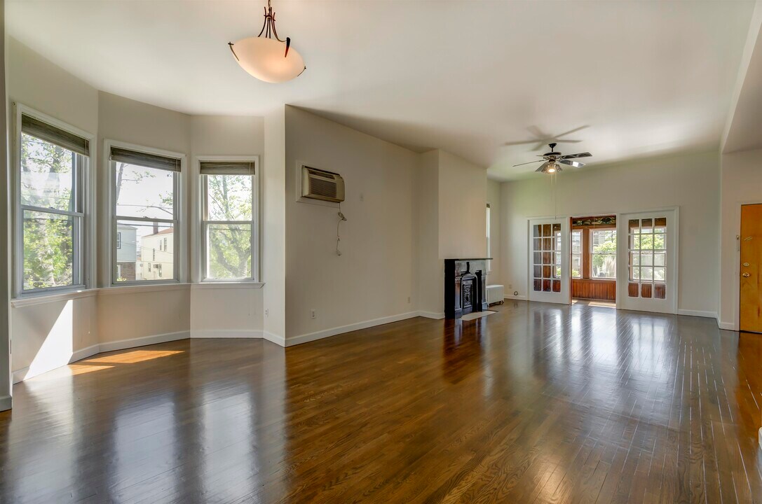 447 Ave E in Bayonne, NJ - Building Photo