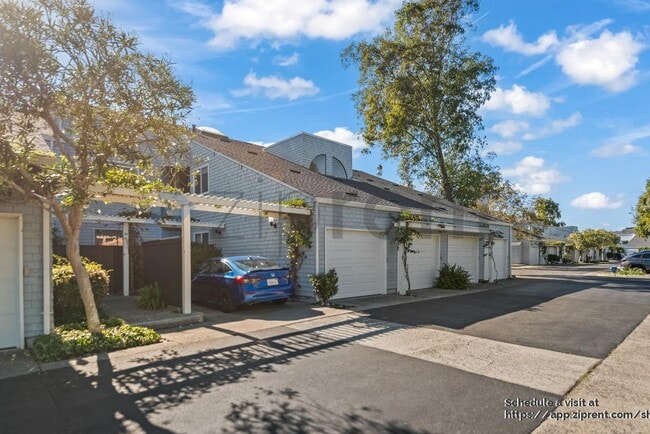 426 Barnegat Ln in Redwood City, CA - Building Photo - Building Photo