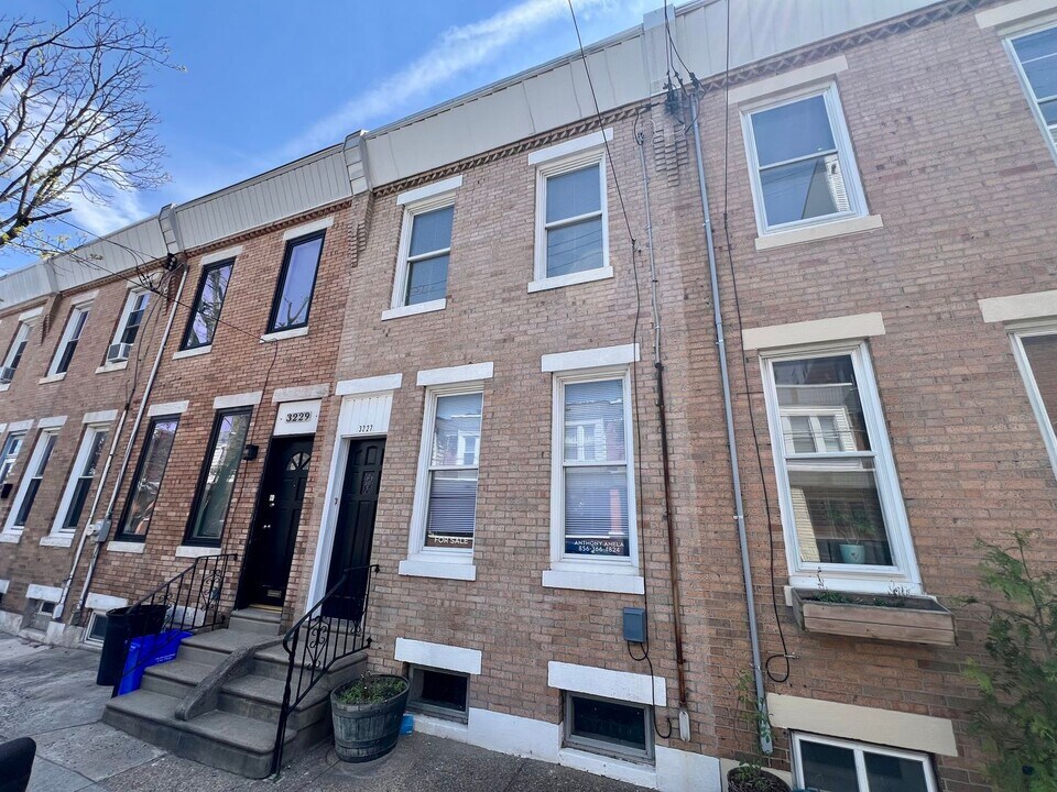 3227 Chatham St in Philadelphia, PA - Building Photo