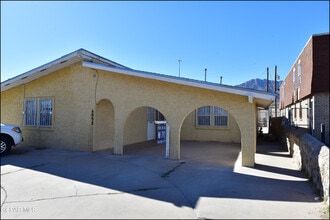 8933 Kenneth St in El Paso, TX - Building Photo - Building Photo