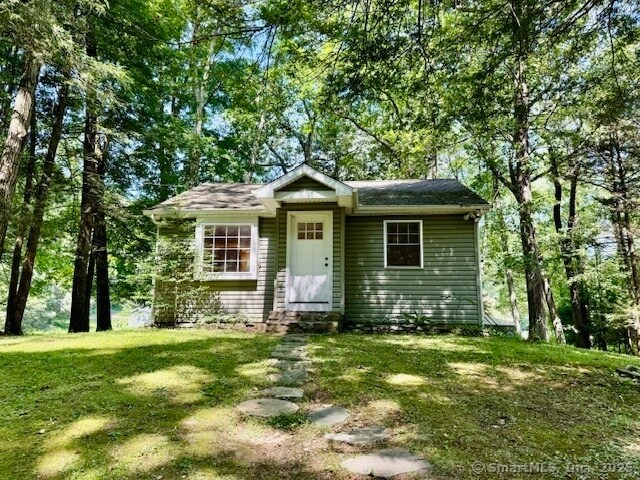 76 W Redding Rd in Danbury, CT - Building Photo