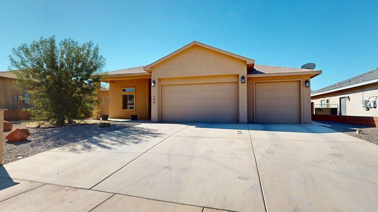 490 Montecito Dr in Alamogordo, NM - Building Photo