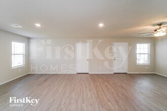 9211 Griffith Run in Converse, TX - Foto de edificio - Building Photo