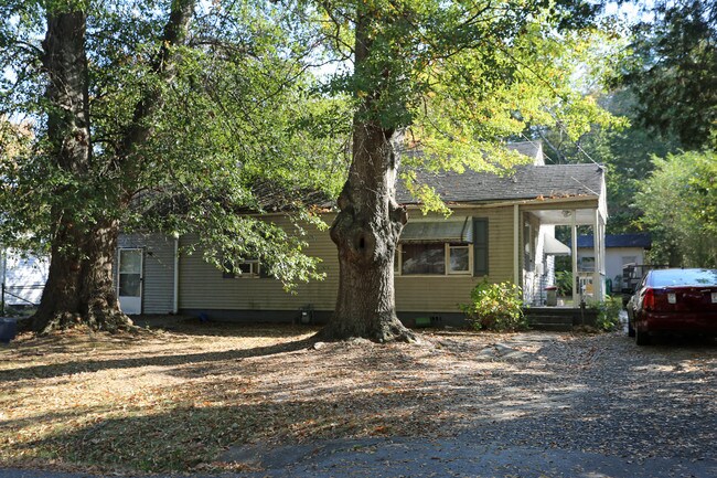 1878 Alexander St SE