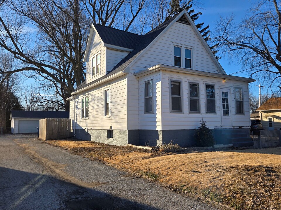 831 N Milton Ave in Springfield, IL - Building Photo