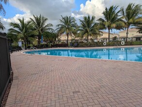 9073 Plymouth Pl in Tamarac, FL - Foto de edificio - Building Photo