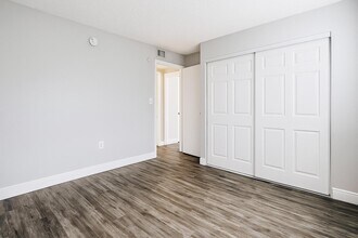704 SW 81st Ave in North Lauderdale, FL - Building Photo - Building Photo