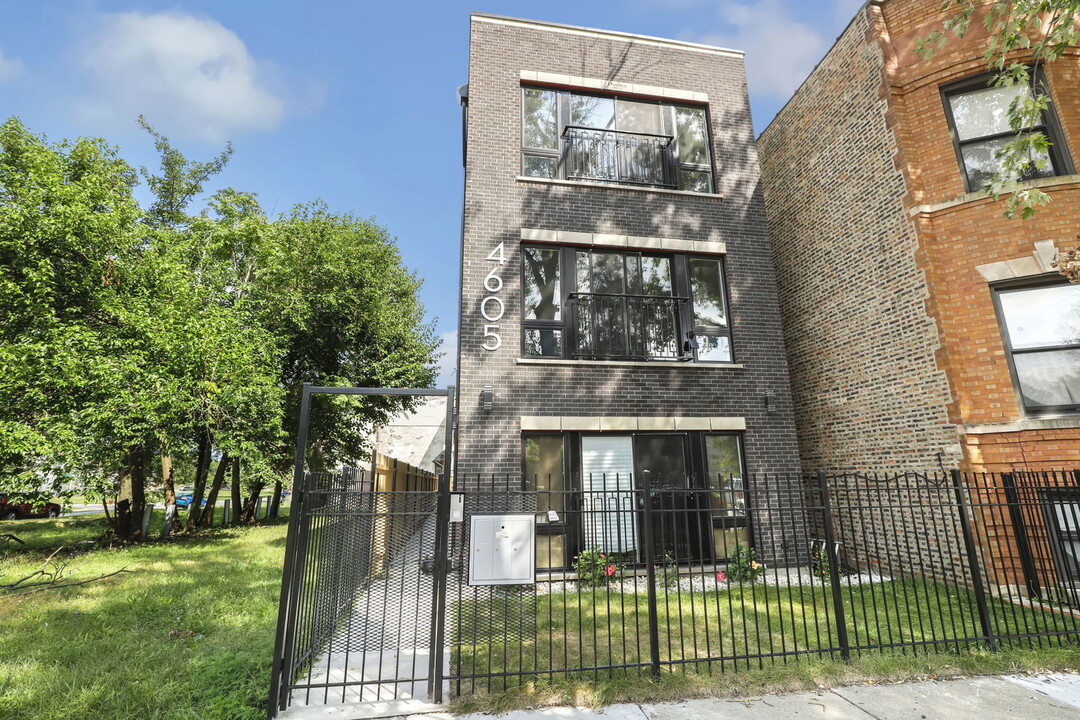 4605 S Langley Ave in Chicago, IL - Building Photo