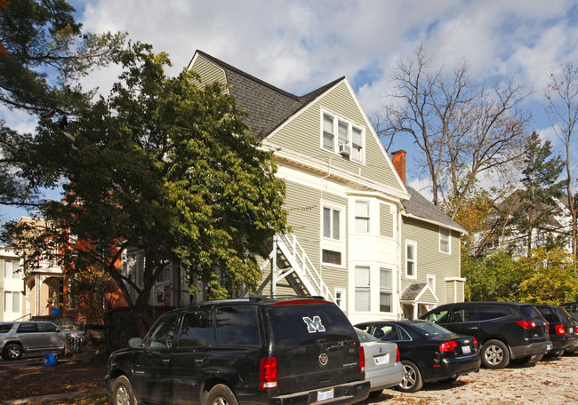 919 Oakland Ave in Ann Arbor, MI - Foto de edificio - Building Photo