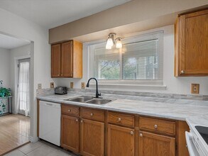 18515 Egret Bay Blvd, Unit 1101 in Houston, TX - Building Photo - Building Photo