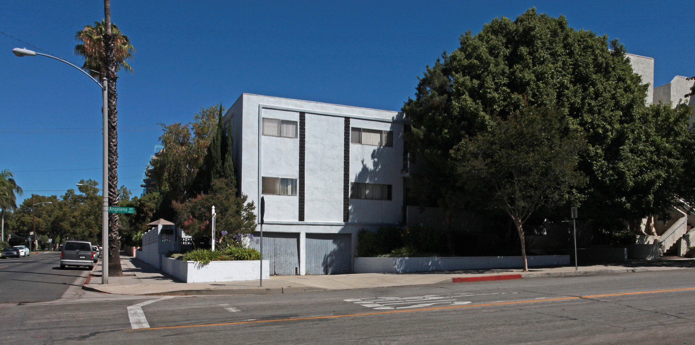 601 E Angeleno Ave in Burbank, CA - Building Photo