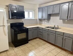 260 Phillips Ave in New Bedford, MA - Building Photo - Building Photo