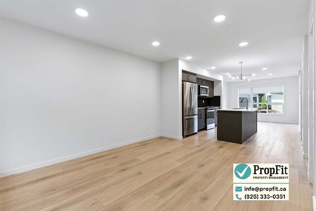 7324 Klapstein Cres SW in Edmonton, AB - Building Photo - Building Photo