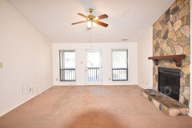 1825 Tryon Dr photo'