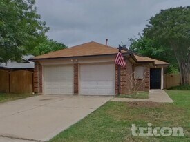 2520 Butterfield Dr in Fort Worth, TX - Building Photo