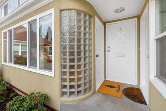 2438 NE Killingsworth St., Unit 4 in Portland, OR - Foto de edificio - Building Photo