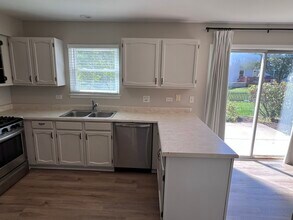 1134 Dovercliff Way in Crystal Lake, IL - Building Photo - Building Photo