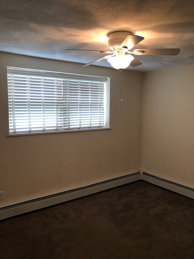 1105 Lexington St, Unit 001 in Waltham, MA - Building Photo - Building Photo