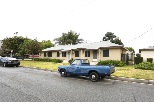 14731-14739 Burbank Blvd in Van Nuys, CA - Building Photo - Building Photo