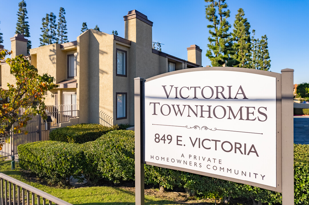 Victoria Townhomes in Carson, CA - Building Photo