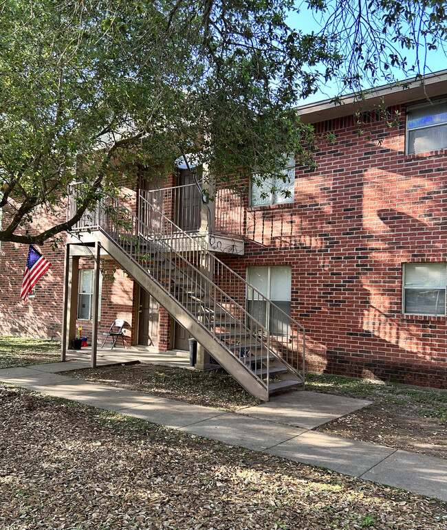 Southern Oak Apartments in Beeville, TX - Building Photo - Building Photo