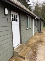 3440 S Hwy 101 in Depoe Bay, OR - Building Photo