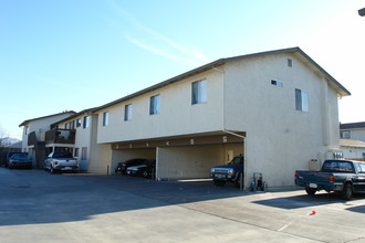 1025 E Laurel Dr in Salinas, CA - Building Photo - Building Photo