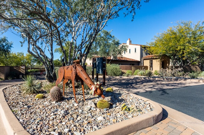 18650 E Thompson Peak Pky in Scottsdale, AZ - Foto de edificio - Building Photo