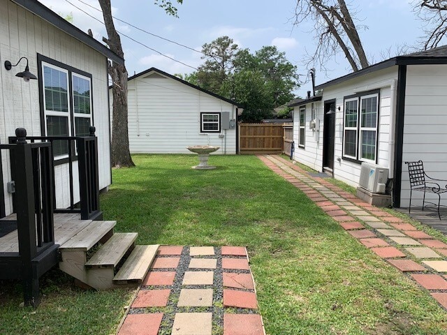 710 Twin Oaks St in Houston, TX - Building Photo - Building Photo