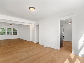 1044 Manzanita St in Los Angeles, CA - Building Photo - Building Photo