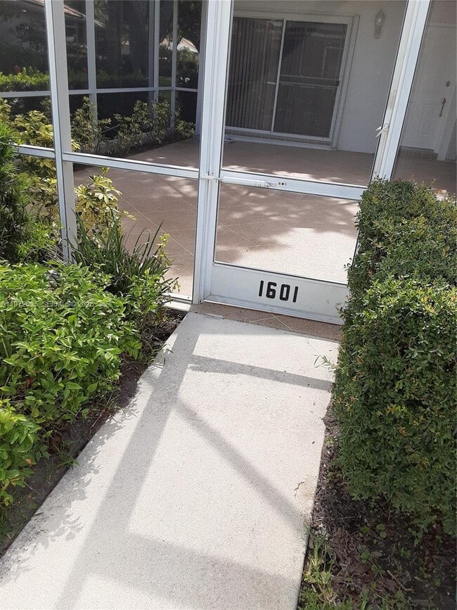 1601 Silverleaf Oak Ct