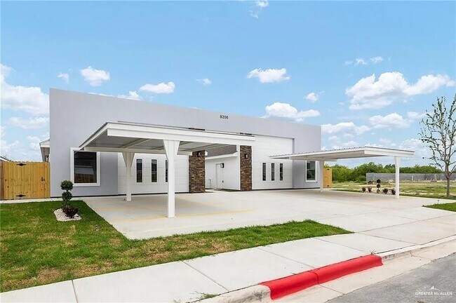 9206 N 56th Ln in McAllen, TX - Building Photo - Building Photo