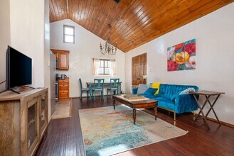 1433 Paseo De Peralta in Santa Fe, NM - Building Photo - Building Photo