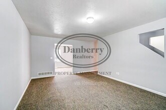 3571 Turret Green Dr in Toledo, OH - Building Photo - Building Photo