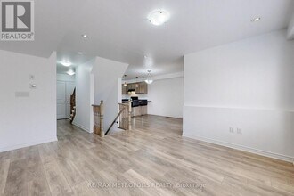 1054 Clipper Ln in Pickering, ON - Building Photo - Building Photo