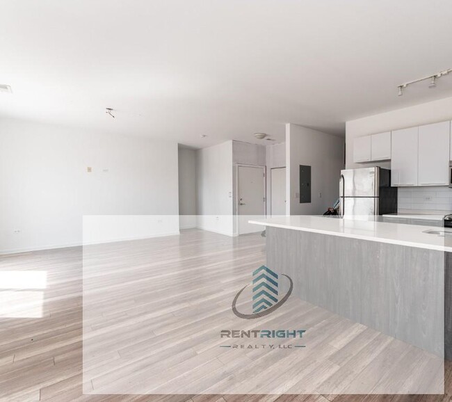 2700 W North Ave, Unit 202 in Chicago, IL - Building Photo - Building Photo