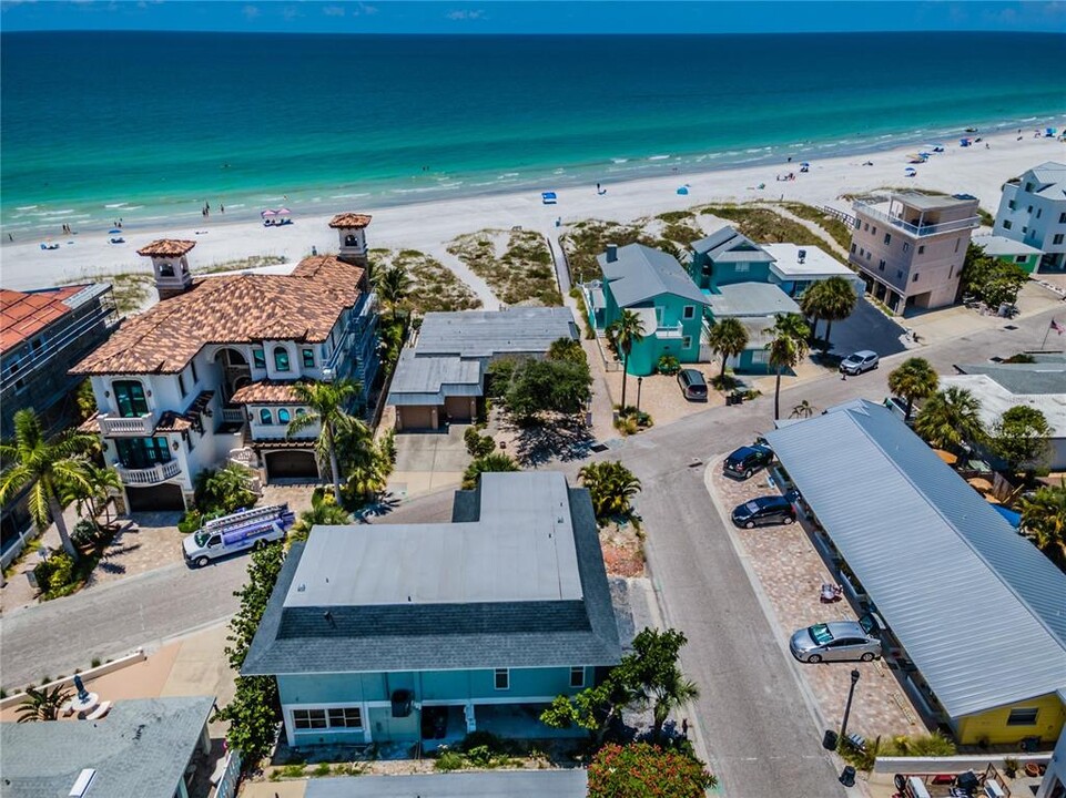 150 Beach Ave in Redington Shores, FL - Building Photo