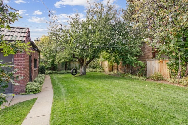 1655 Jasmine St in Denver, CO - Foto de edificio - Building Photo