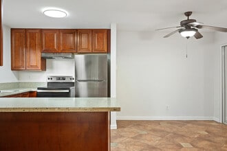 830 W Lincoln Ave in Escondido, CA - Building Photo - Building Photo